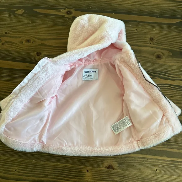 Baby Old Navy Pink Faux Fur Hooded Jacket 6-12M Red Heart Pockets Valentine - Picture 3 of 5